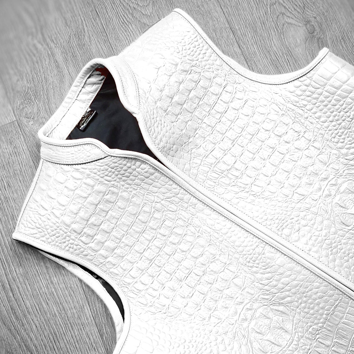 EURO "OFF THE RACK" WHITE GATOR VEST