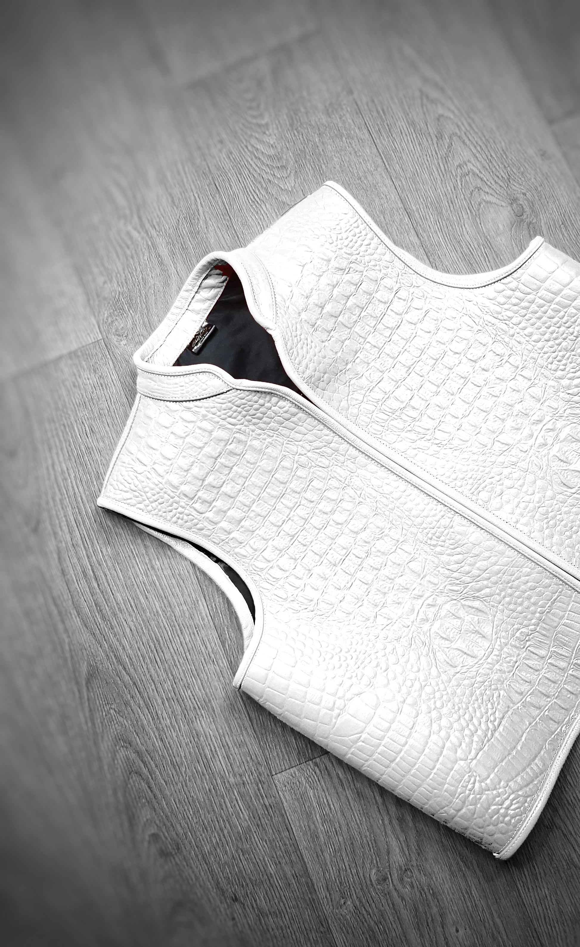 EURO "OFF THE RACK" WHITE GATOR VEST