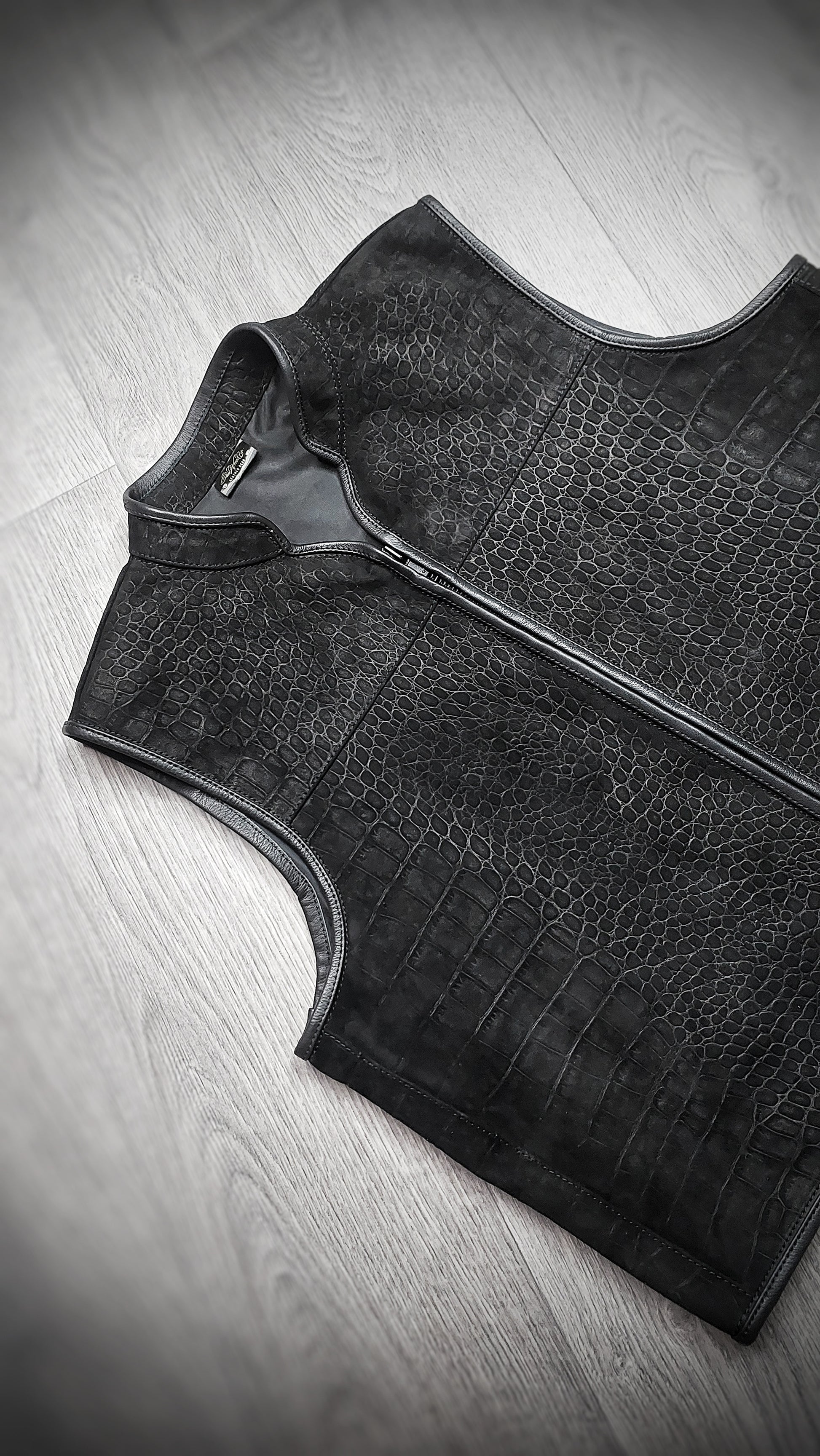 EURO "OFF THE RACK" SUEDE GATOR VEST