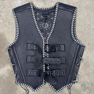 🔥Discounted - Ready to Ship!🔥 AUS STYLE BLACK AND WHITE (SMALL)