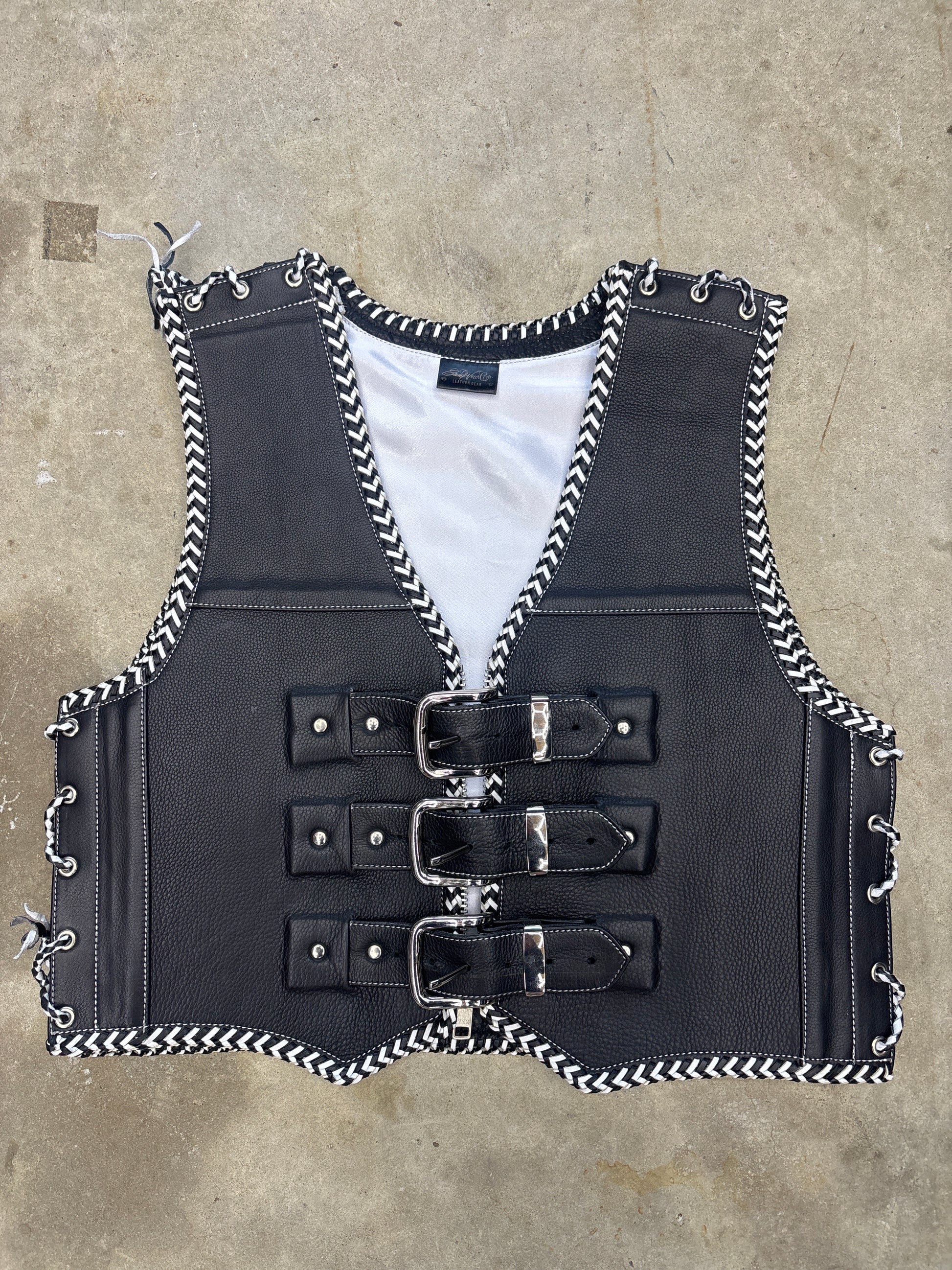 🔥Discounted - Ready to Ship!🔥 AUS STYLE BLACK AND WHITE
